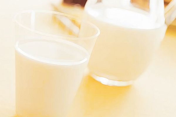 牛奶减肥具体方法有哪些 一天喝三杯纯奶少吃饭