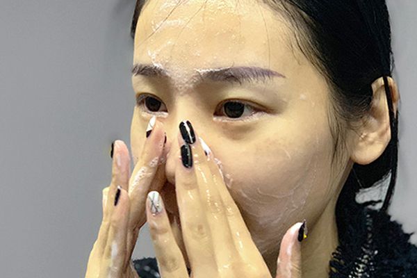 卸妆的正确步骤与方法 一定要仔细把脸洗干净